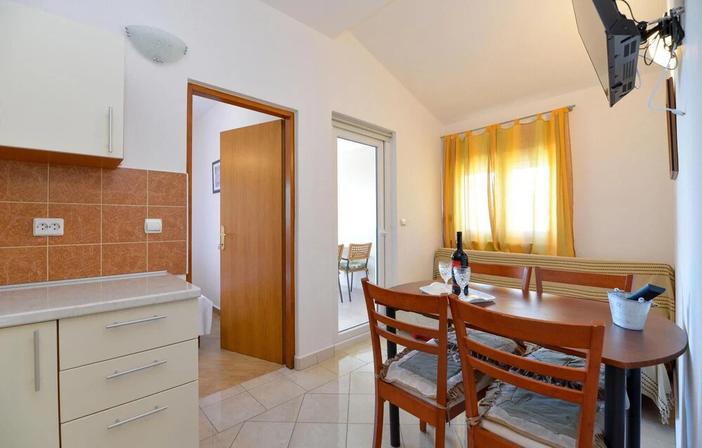 Nice Apartment in Starigrad Paklenica With Wifi and 2 Bedrooms