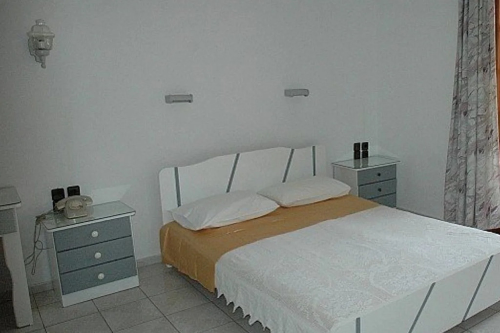 La Luna Apartments