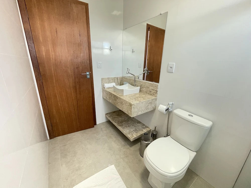 Casa COMPLETA com Piscina 1 Min da Praia