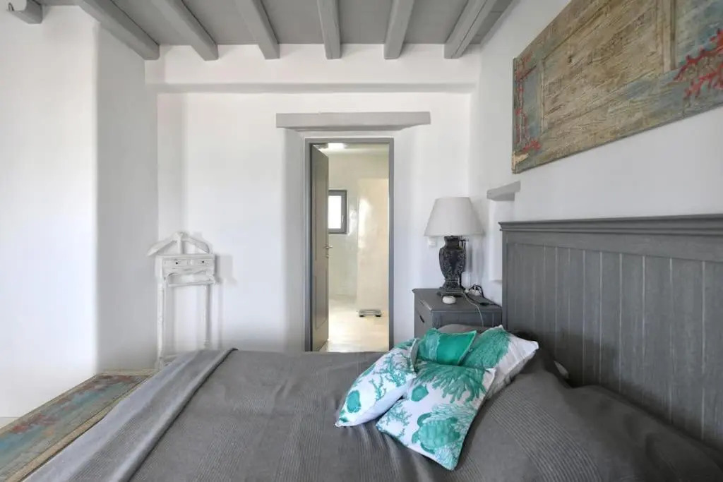 Sunray Pounta Paros Beachfront Villa near Kitesurf