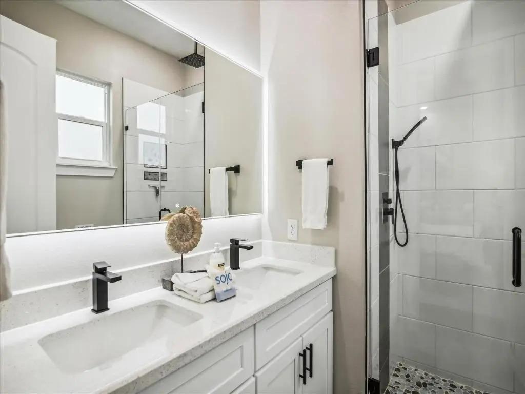 Sandy Cheeks Surfside by Ryson Vacation Rentals