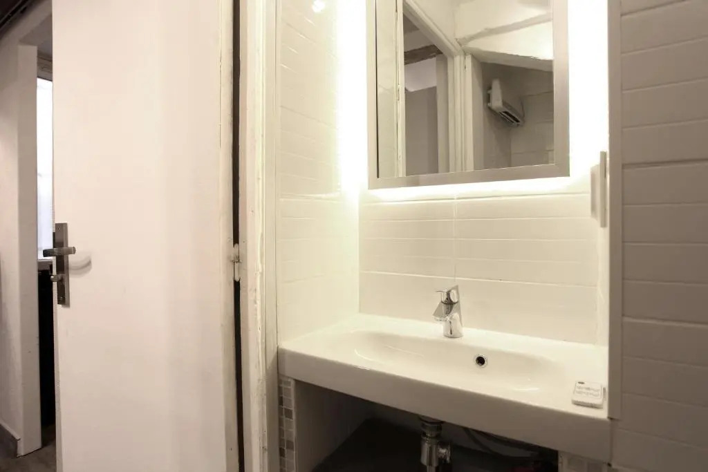 GregBnb-com - T2 Ancien et moderne - PARKING INCLUS - 15min Gare