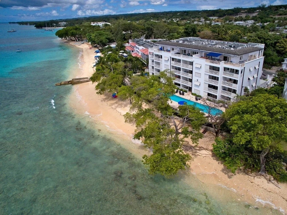 Beachfront luxury modern 2-bed apt with pool by BSL Rentals