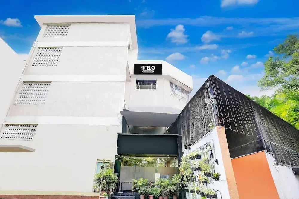 Pleasant Stays Near Powai Lake Mumbai