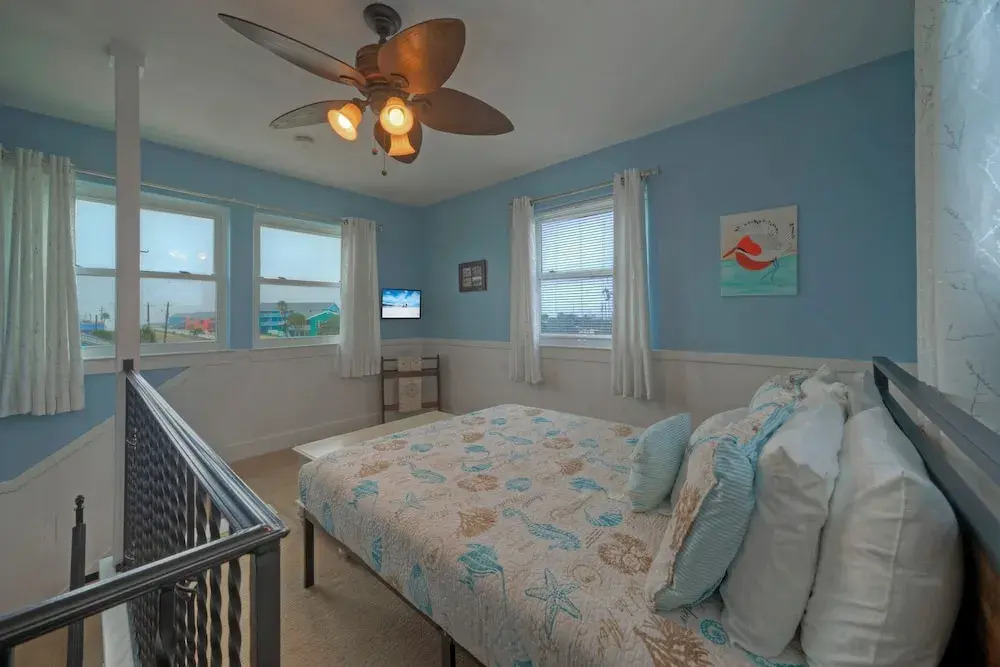 Leave of Absence Luxe Coastal Stay w Pool Outdoor Dining Minutes to Beach