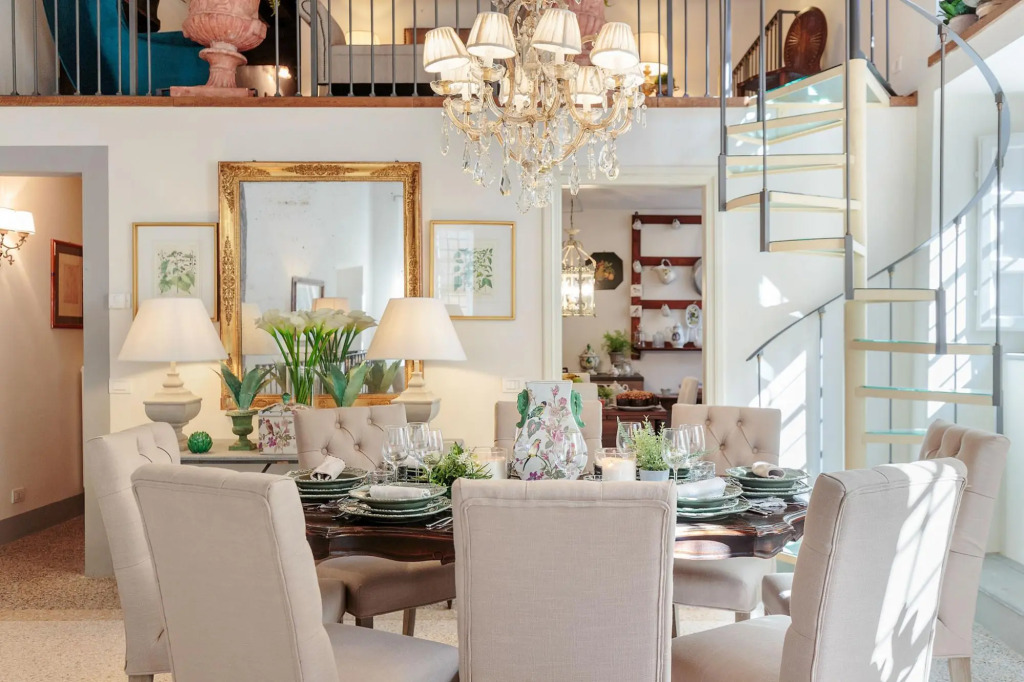 Casa Poggi in Lucca with 5 bedrooms and 3 bathrooms