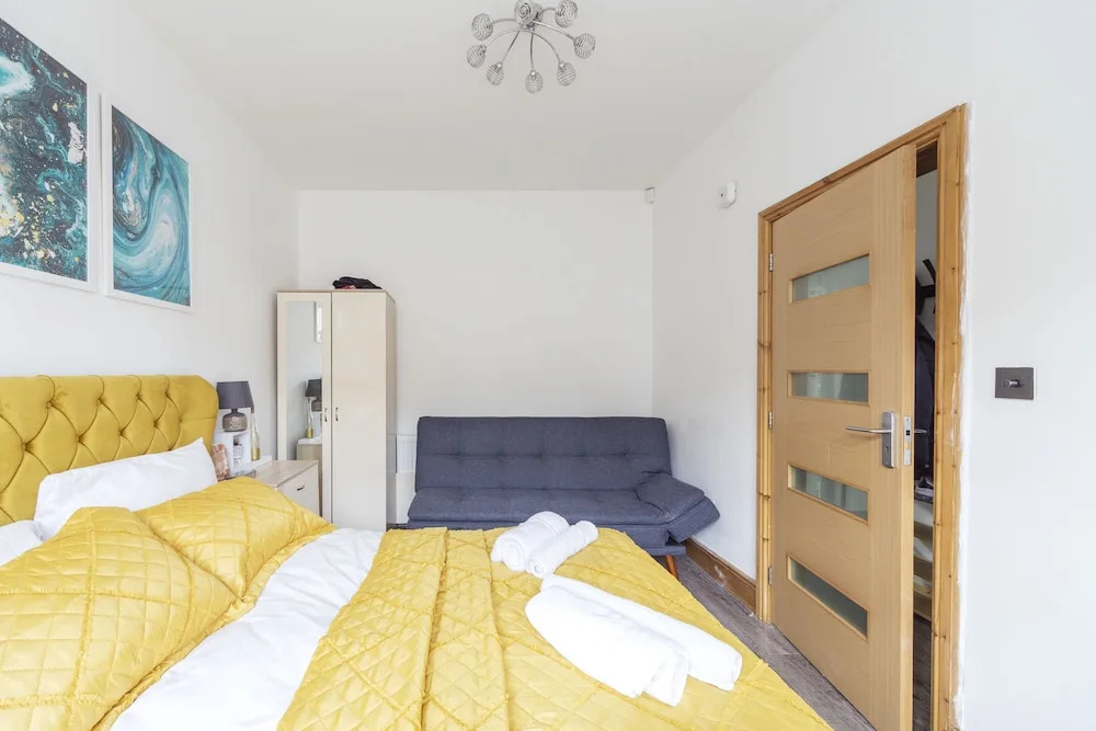 Charming 5-bed House in Birmingham