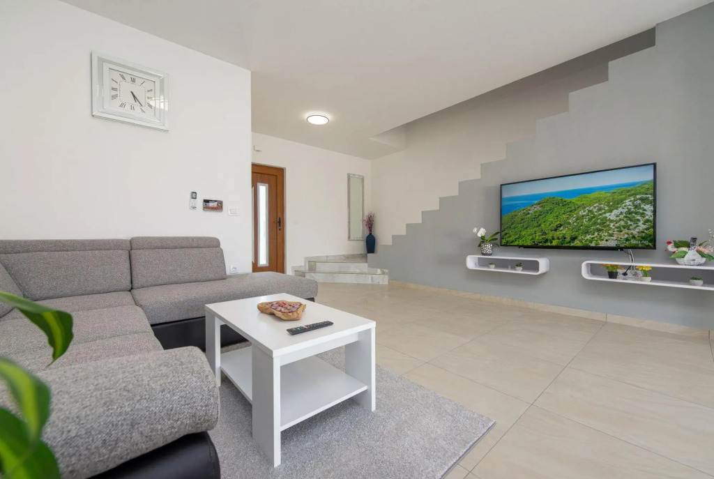 Villa Dina in Zaton with 3 bedrooms and 2 bathrooms