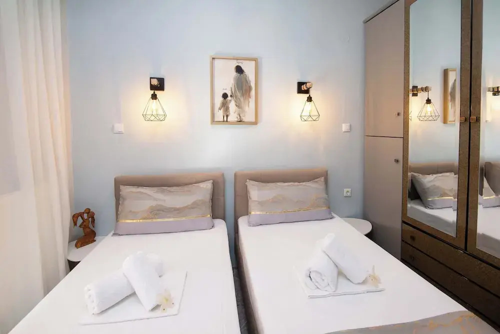 Sunrise Suite Olympiada - Luxury Beachfront Escape