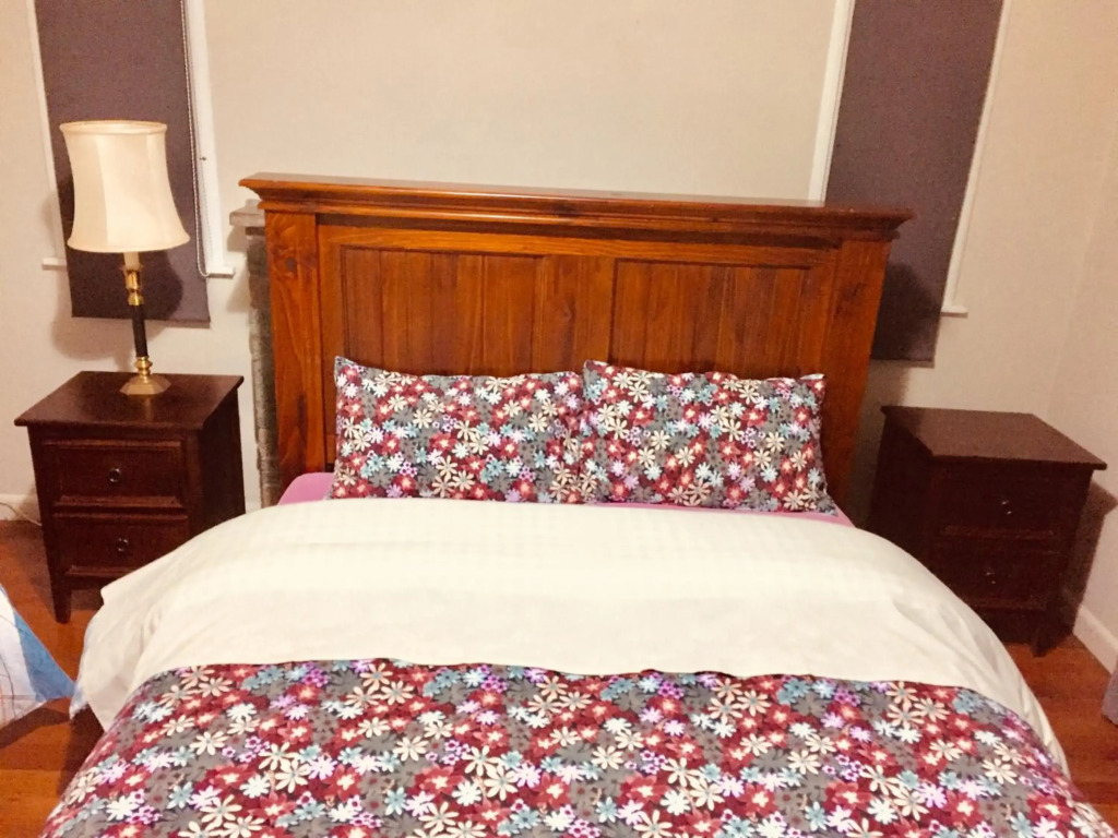 Cozy Cabin with Covered Deck Near Hamilton Garden, CBD and Waikato Hospital