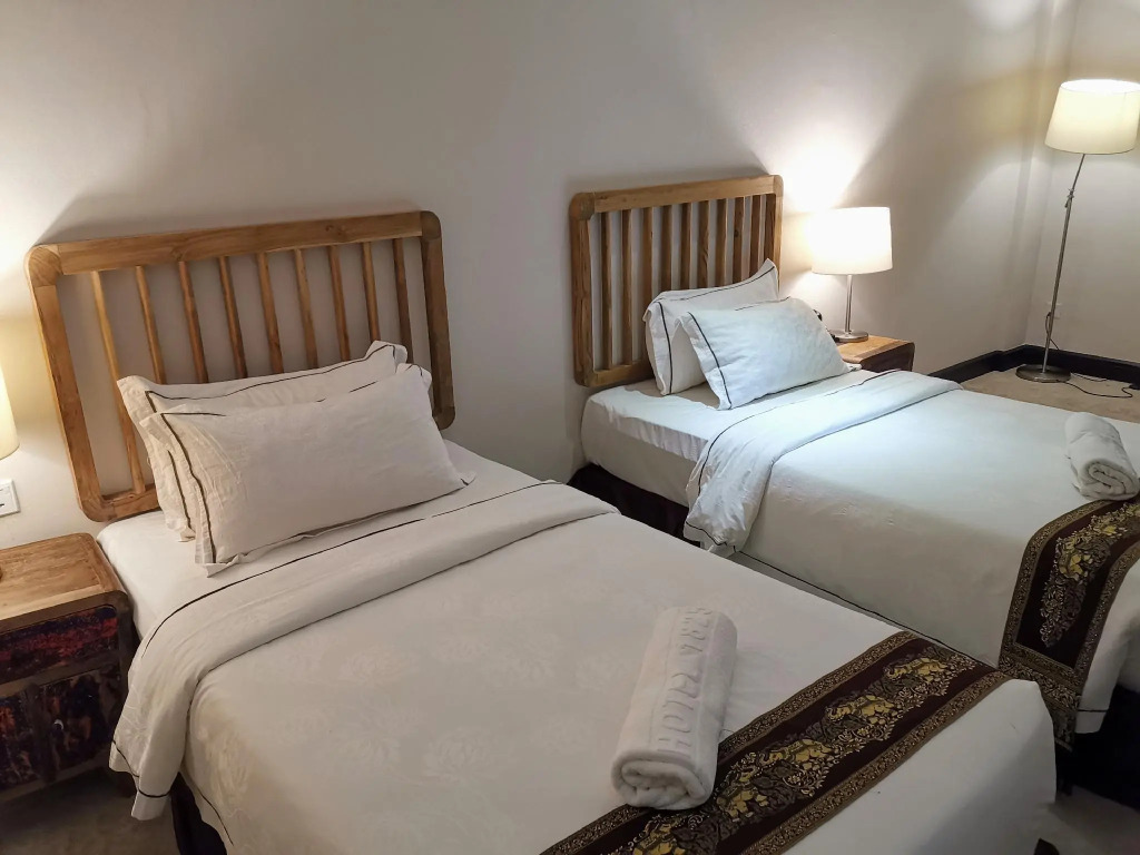 1825 Gallery Hotel