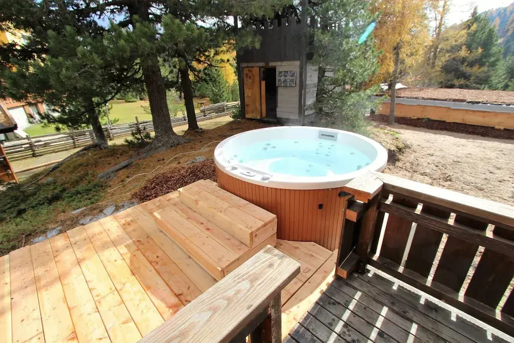Sunlit Cabin with Jacuzzi in Turracherhohe