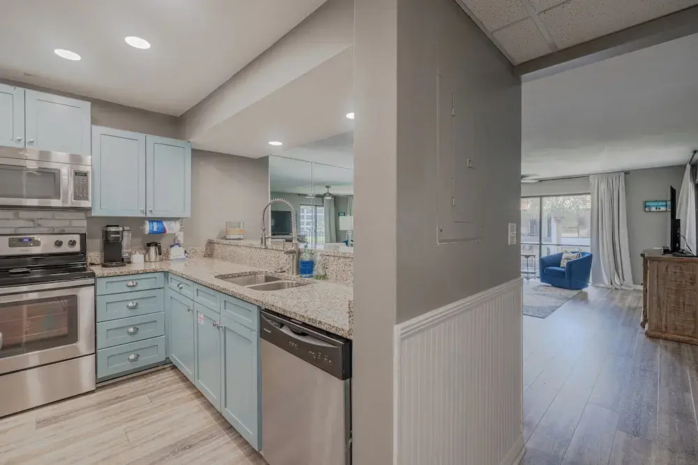 2BR Condo in Edgewater Resort With Golf, Tennis, Pools & Free Tram Service!