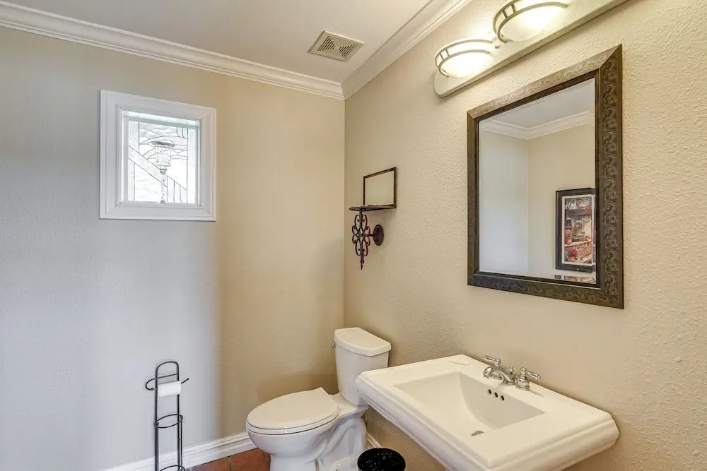 Lakefront Houston House - 1 Mi to Space Center!