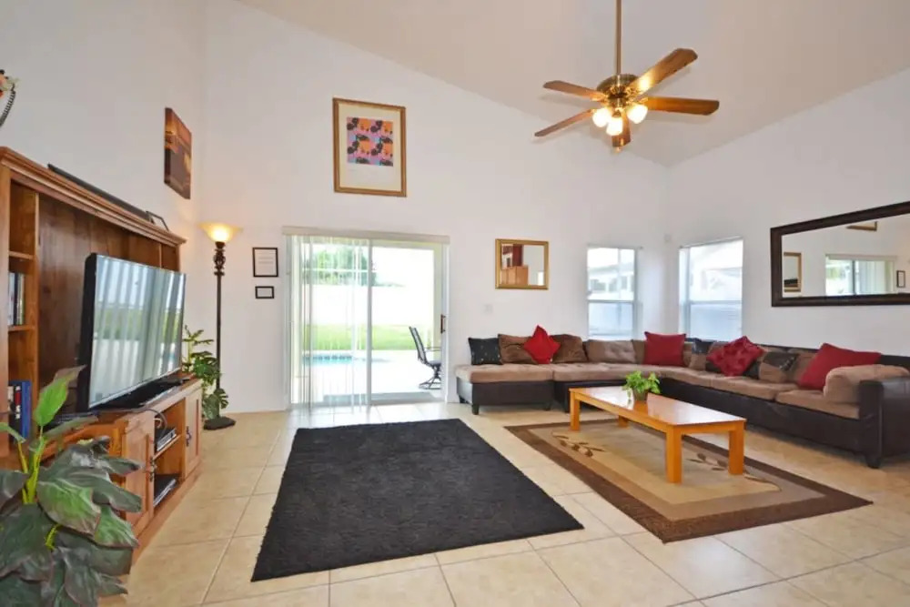 Hampton Lakes 215449