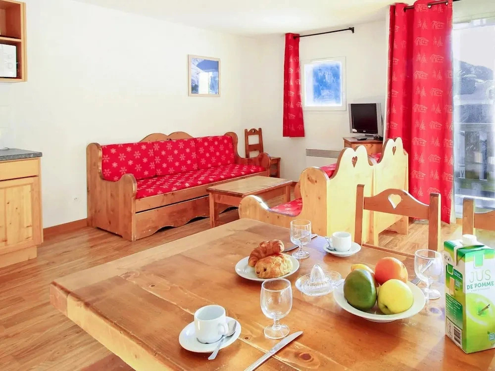 Duplex Apartment for 9 in La Foux Dallos