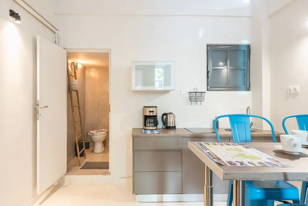 Stylish and Spacious Koukaki Apartment by Cloudkeys