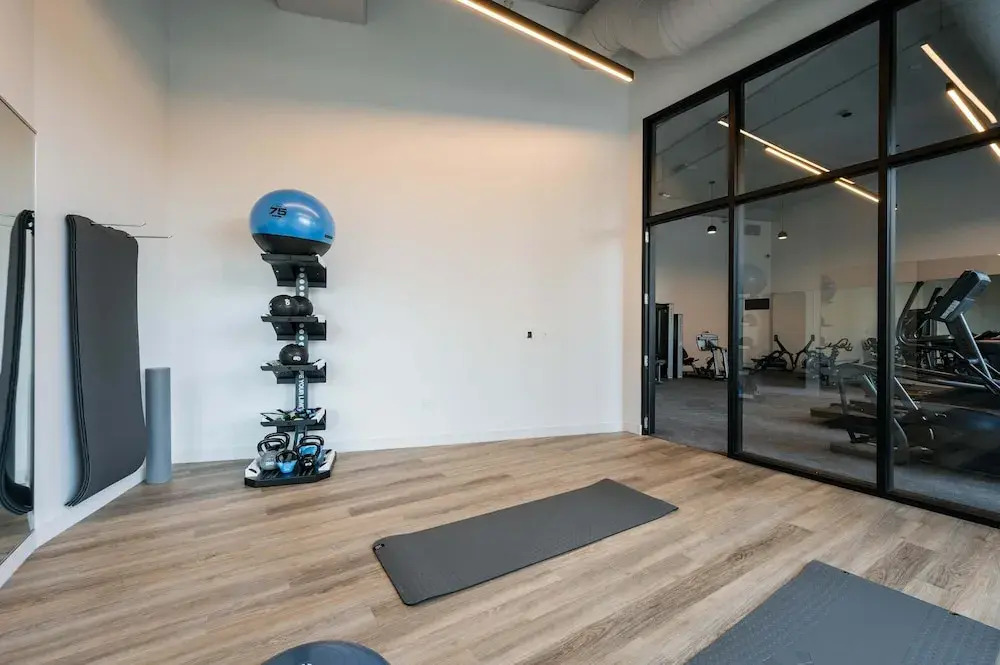 4BR Group Retreat Near Lincoln Park