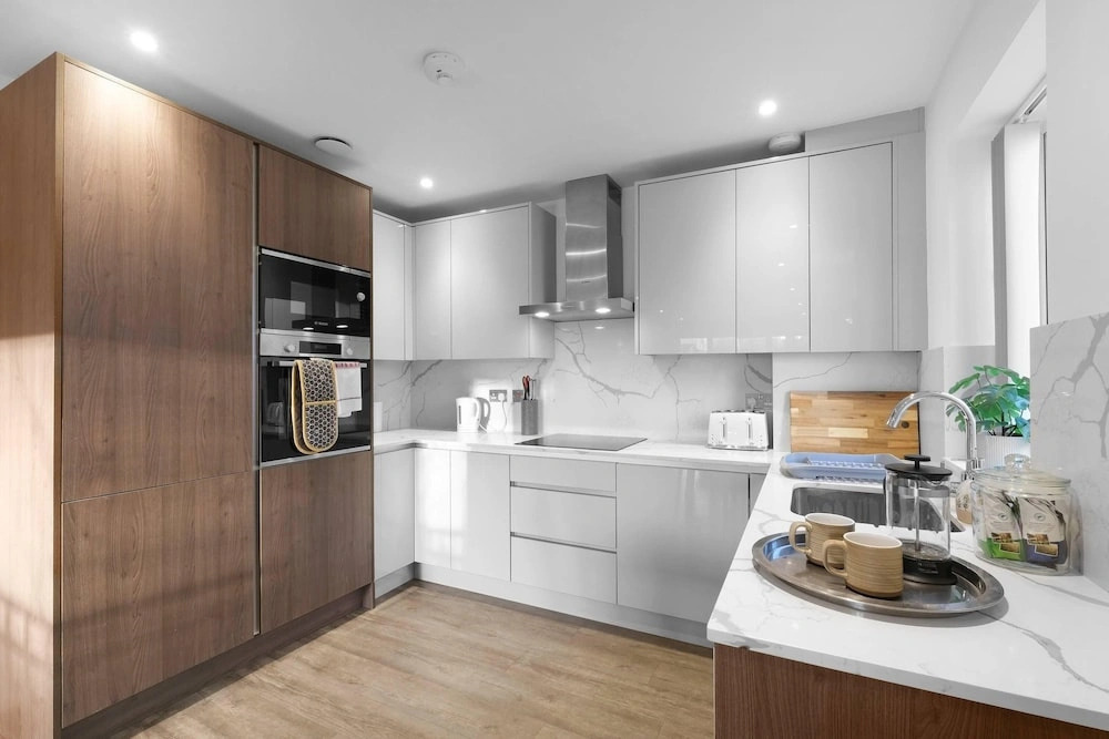 The Isleworth Garden Retreat 3BR 2BA with Gated Parking