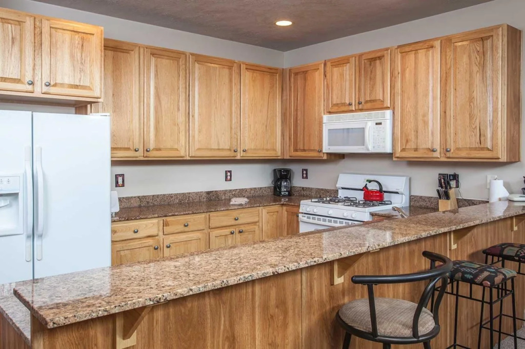 Crestview Condominiums by All Seasons Resort Lodging