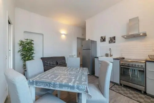 San Lorenzo Functional Flat