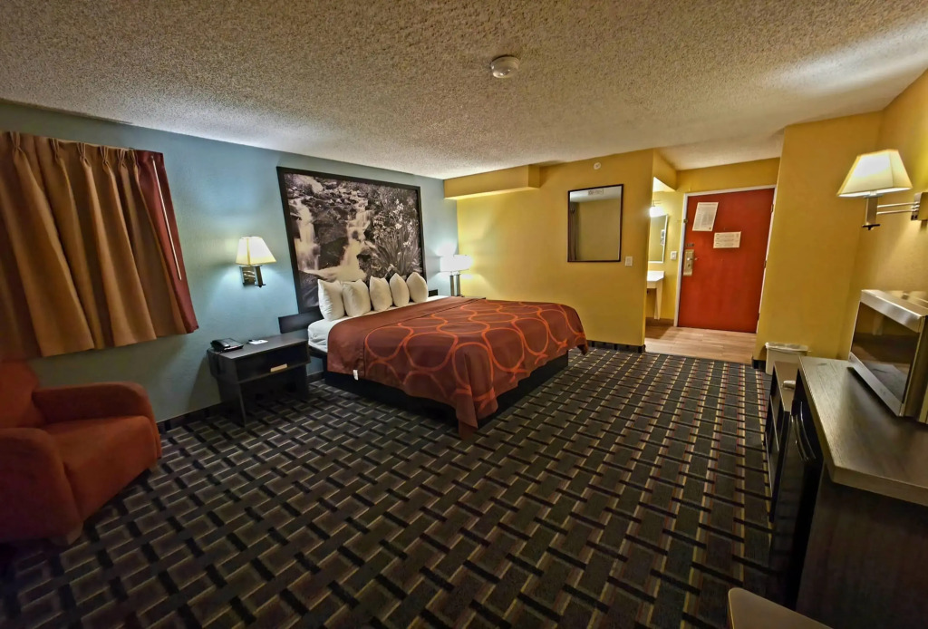 Super 8 by Wyndham Henderson North East Denver