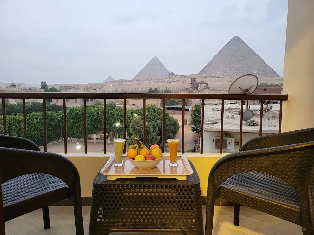pyramids middle east circle inn