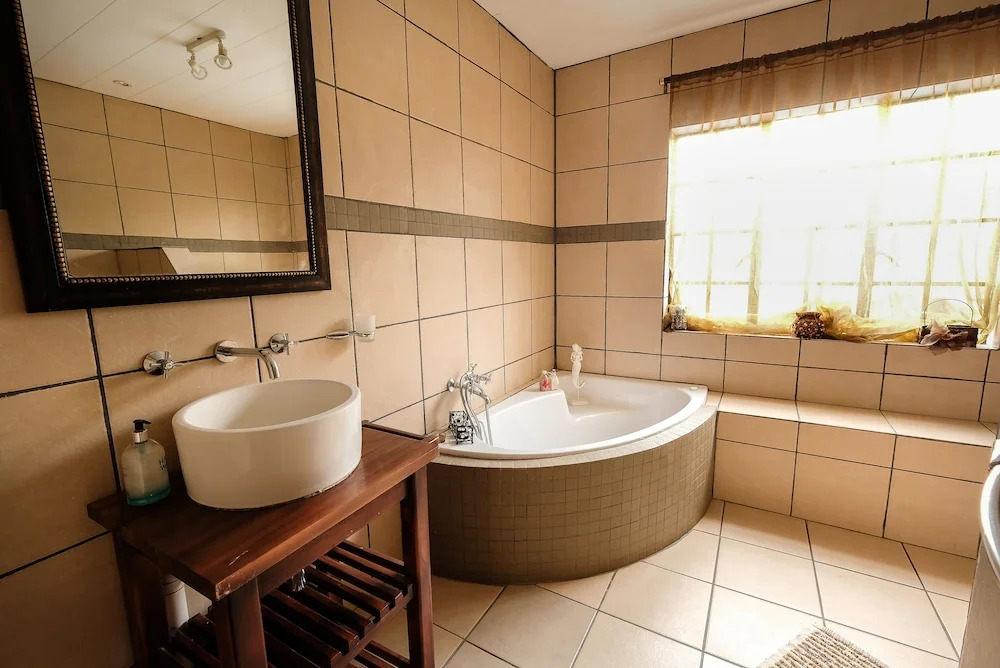 Luxury and Romantic Accommodation on the Doorstep of Kruger National Park