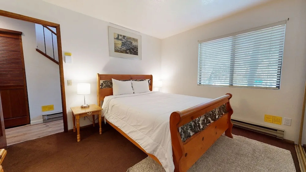 Snowflower 20 Pet-Friendly, Spacious Corner Unit With Great Complex Amenities by RedAwning