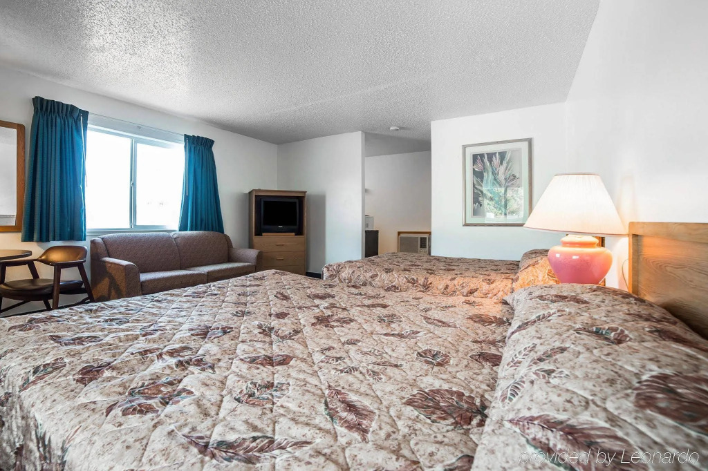 Rodeway Inn & Suites