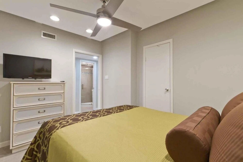 Aquarius Condominium 706