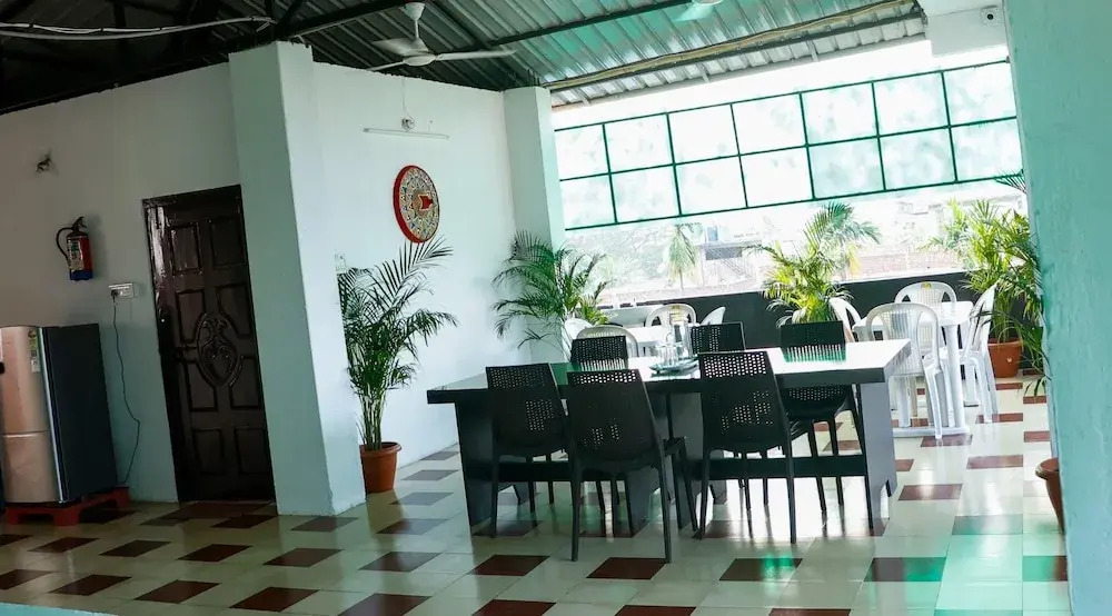 Malini Homes - Food & Lodging