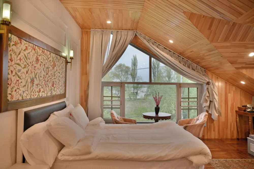 Tree of Life Lakeside Cottage, Srinagar
