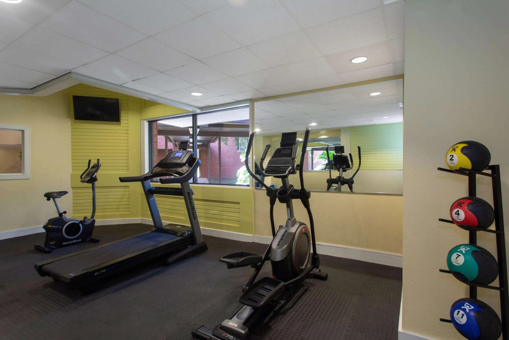 Days Inn & Suites by Wyndham Tallahassee Conf Center I-10