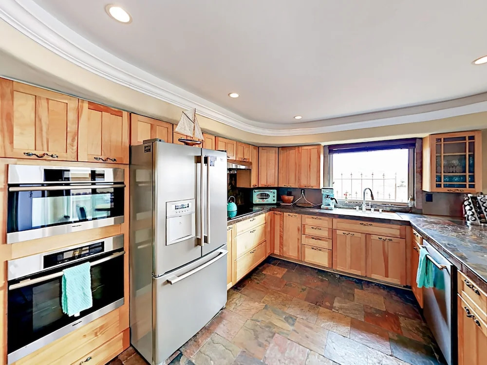 Hilltop Designer - 2 Br Home