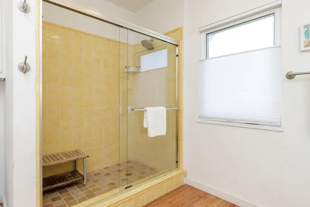 The Mermaid Inn - 4BR in Heart of Downtown Port A