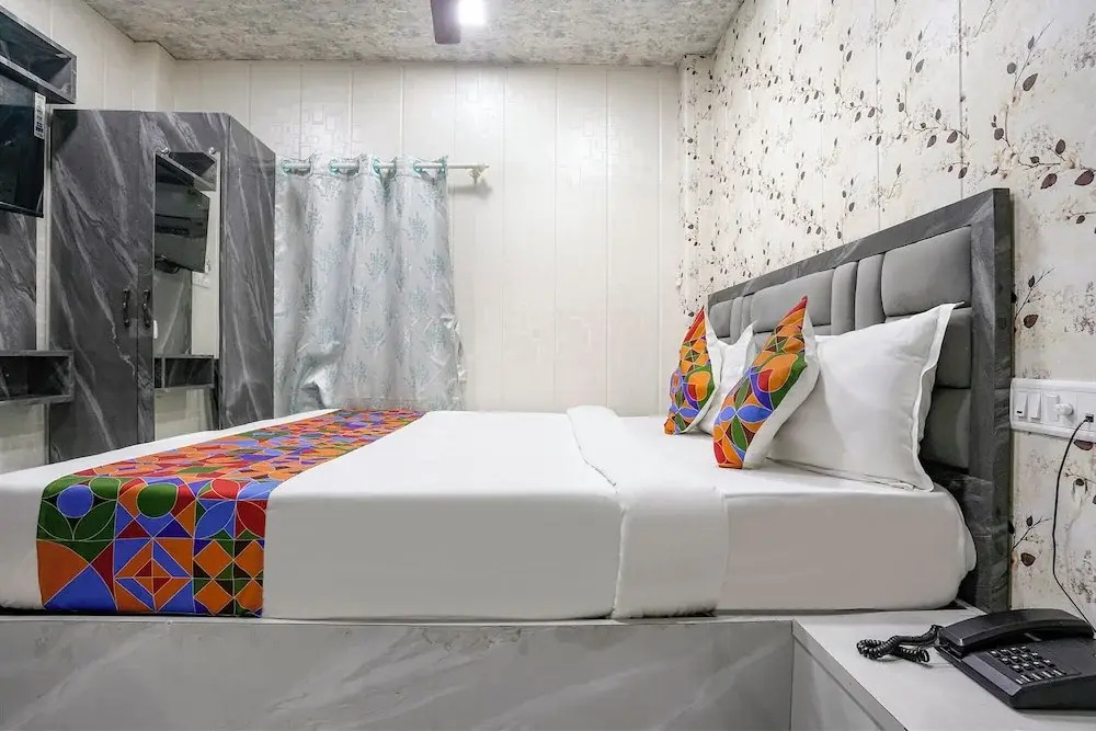 Fabhotel Hans Residency