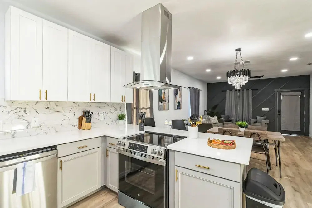 Stylish 4BR Home Family-friendly Near Downtown