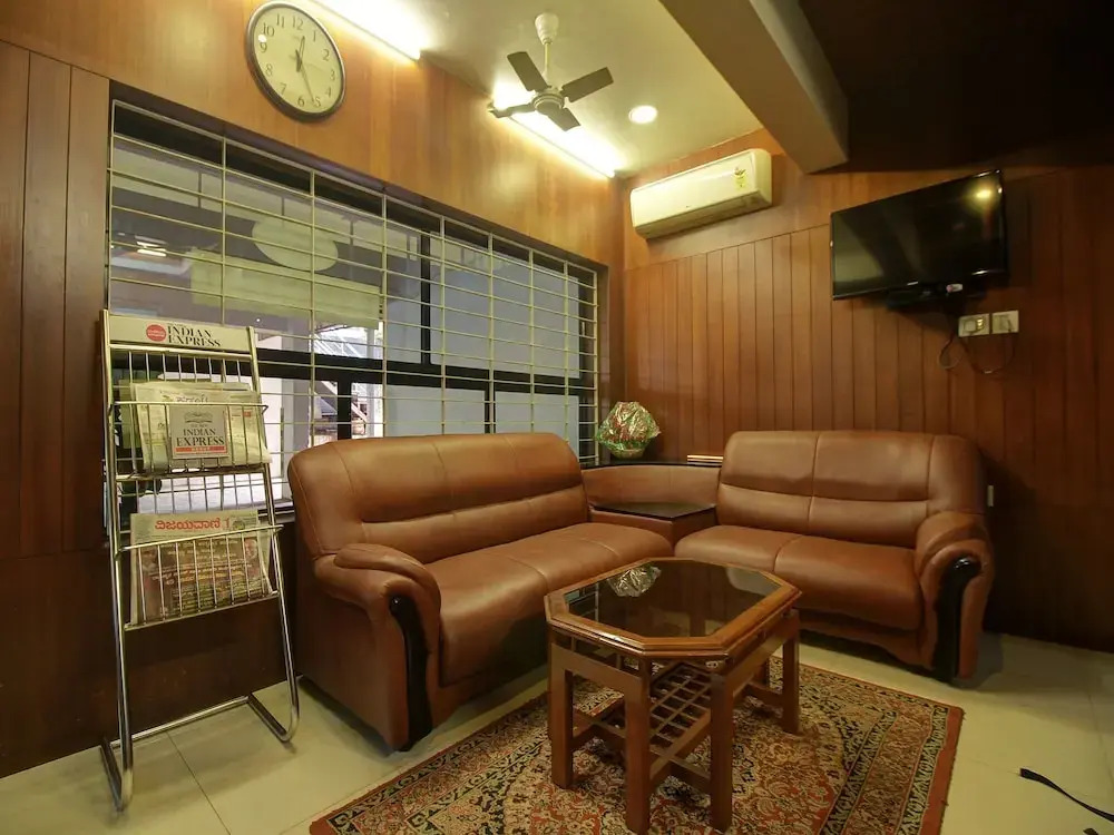 OYO 16662 Taj Residency
