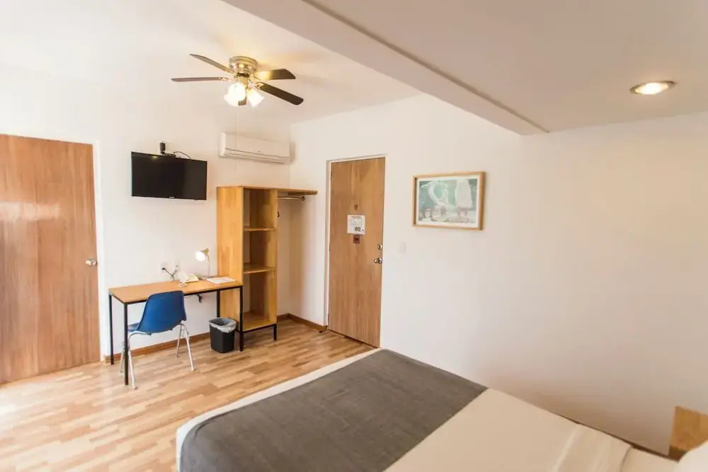 Hotel Hostal Tres Central