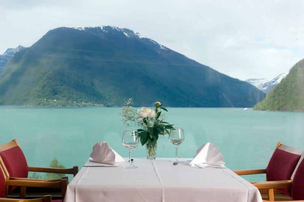 Dragsvik Fjordhotel