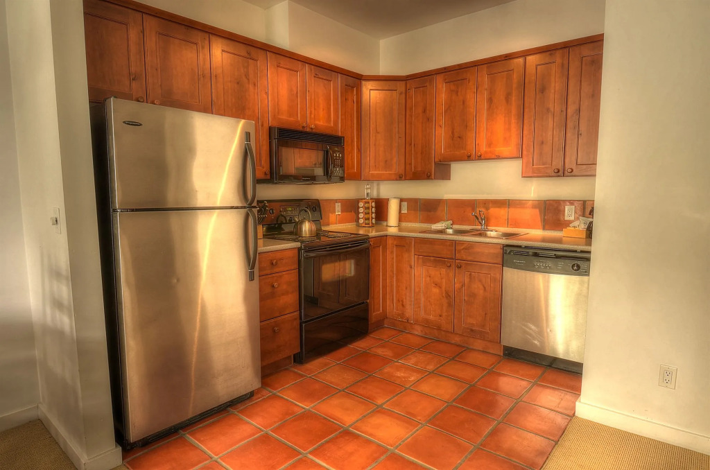Waters Edge Shoreside Suites