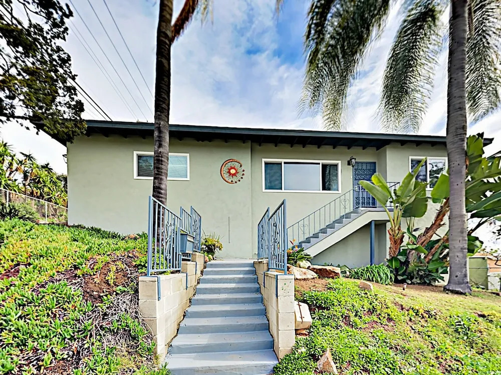 Contemporary Home 3 Bedrooms 2 Bathrooms Home