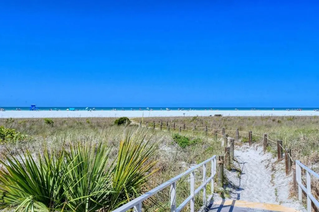 Canal 309 - Right in Siesta Key Village!