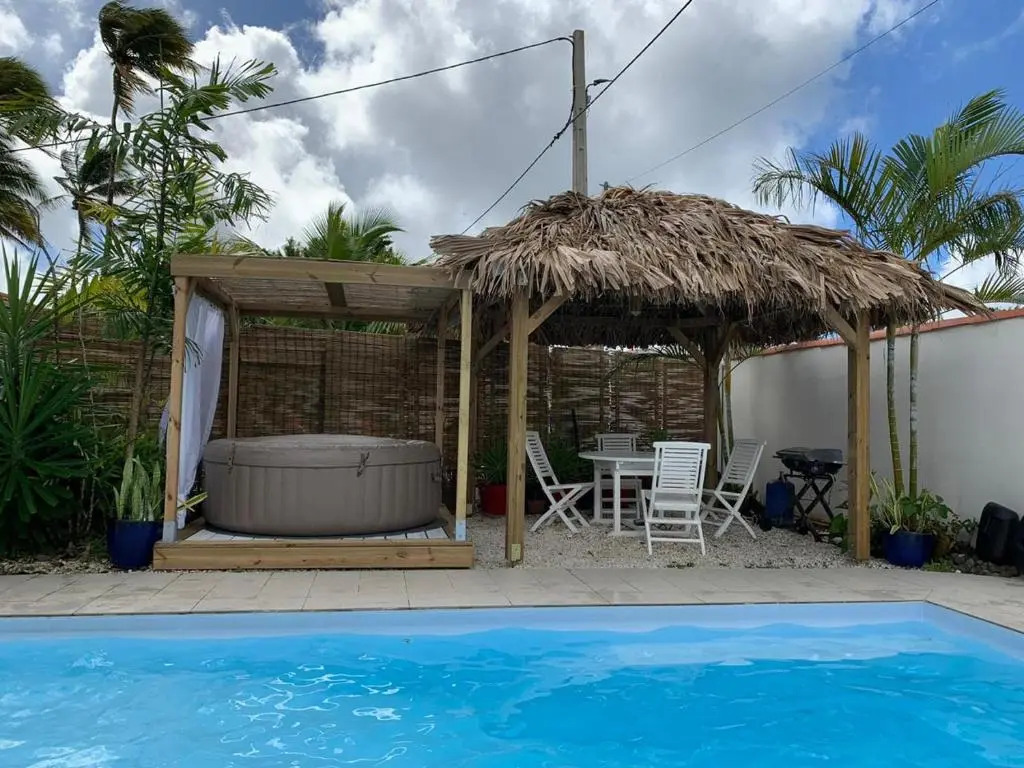 Gite Corossol Martinique piscine privée, résidence naturiste