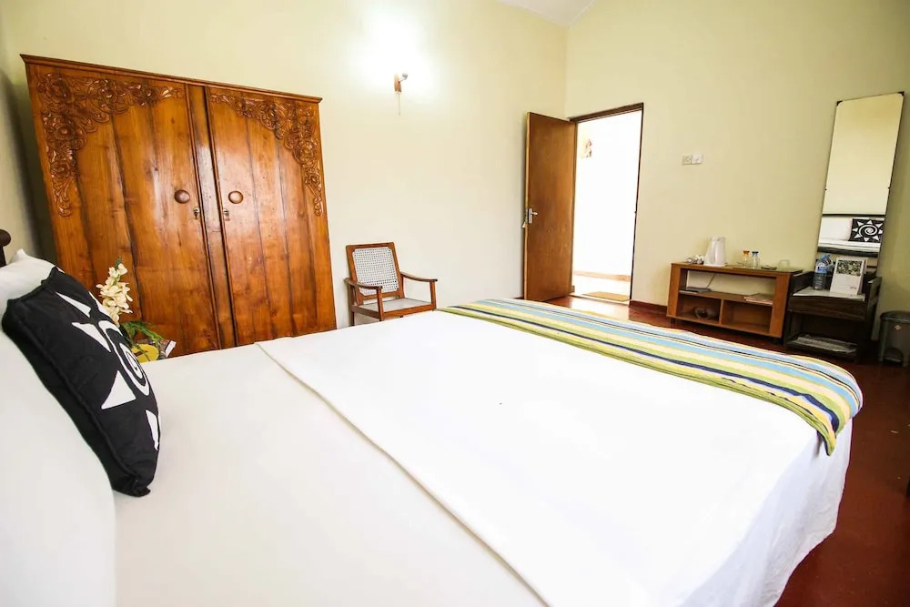 Yoho Airport Way Bungalow