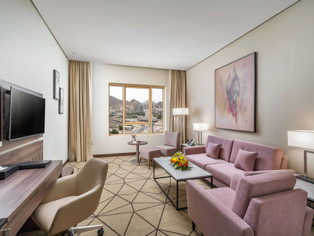 Wirgan Al Noor, Tapestry Collection by Hilton