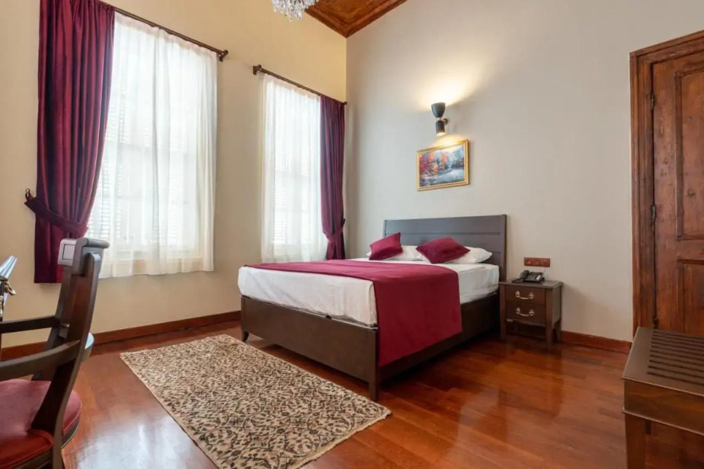 Giges King Hotel