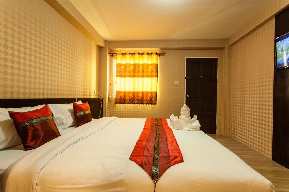 Basic Hotel