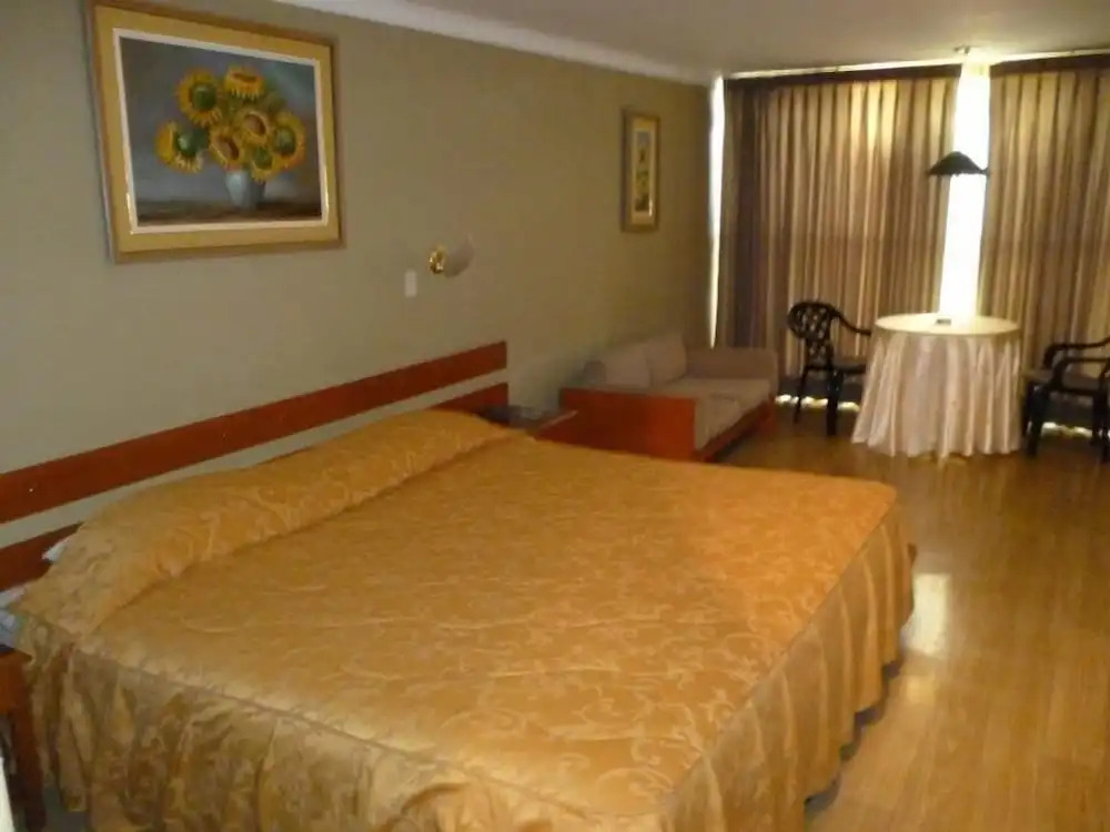 Holiday Suites